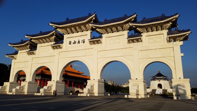 The gate at the entrance to the complex that houses Chiang Kai-Shek Memorial Hall.